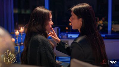 Ngược Dòng Quỹ Đạo Photo