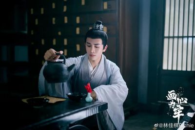 Trêu Nhầm Sắc Son Photo