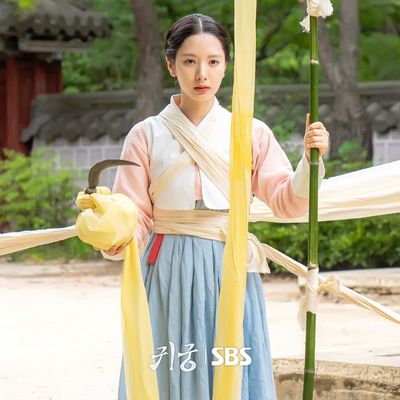 Cung Điện Ma Ám Photo