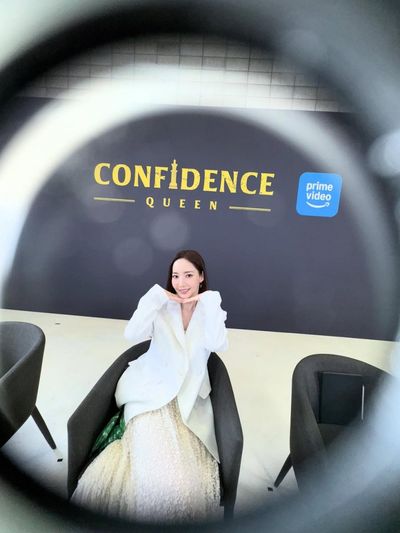 Nữ Hoàng Lừa Đảo Photo