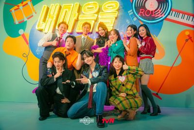 Gia Đình Bão Tố Photo