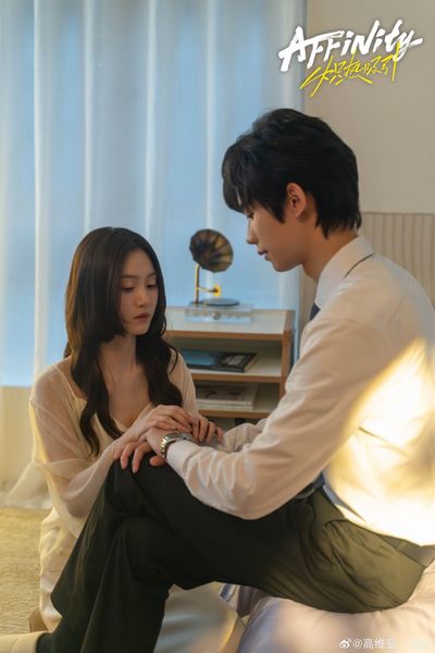 Thu Hút Mãnh Liệt Photo