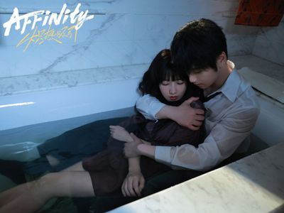 Thu Hút Mãnh Liệt Photo